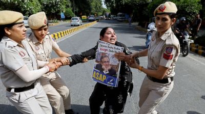 India detains protesters demanding election chief resignation