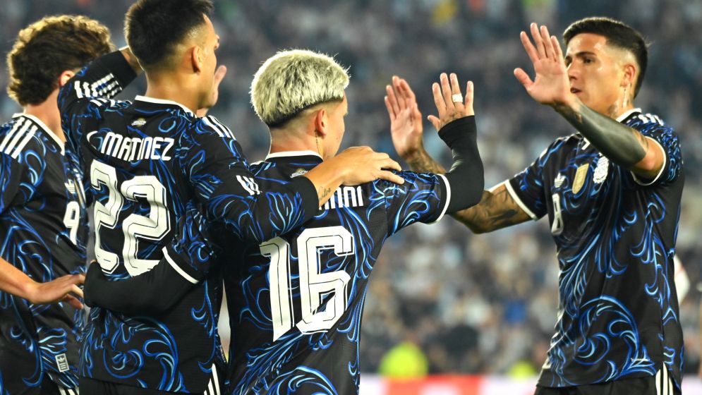 Argentina shine before Messi goodbye with 7-0 rout
