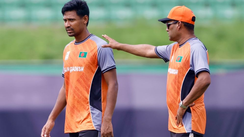 Sujon surprised by Mustafizur's struggles