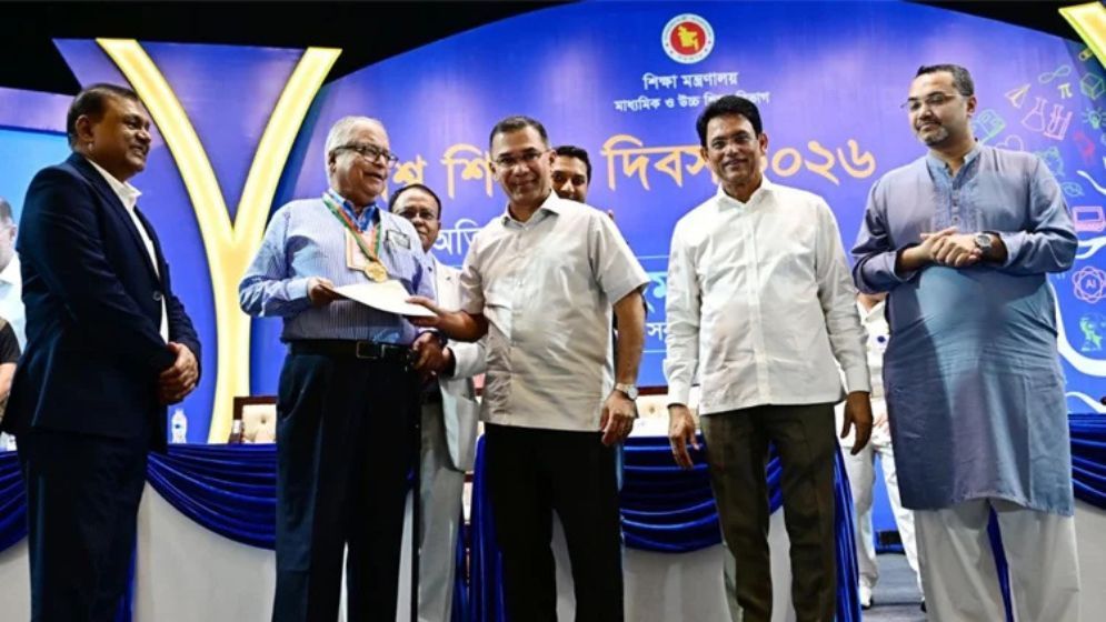 Govt honours 102 eminent teachers on World Teachers’ Day