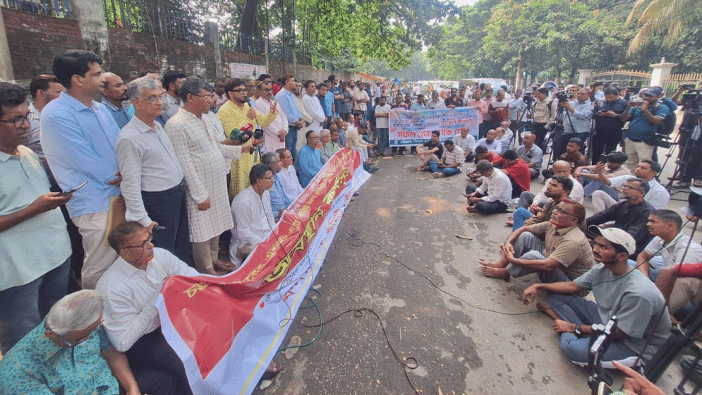 Protesters threaten to shut down Ctg Port over terminal leasing