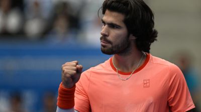 Alcaraz through to Japan Open semis after Shapovalov injury