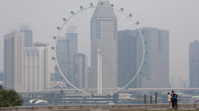Smoky Singapore gears up to talk money ahead of F1