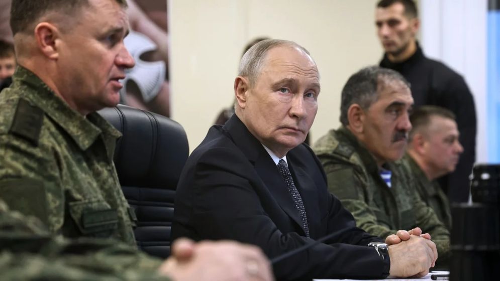 Putin tells Tehran ready to help mediate Middle East war