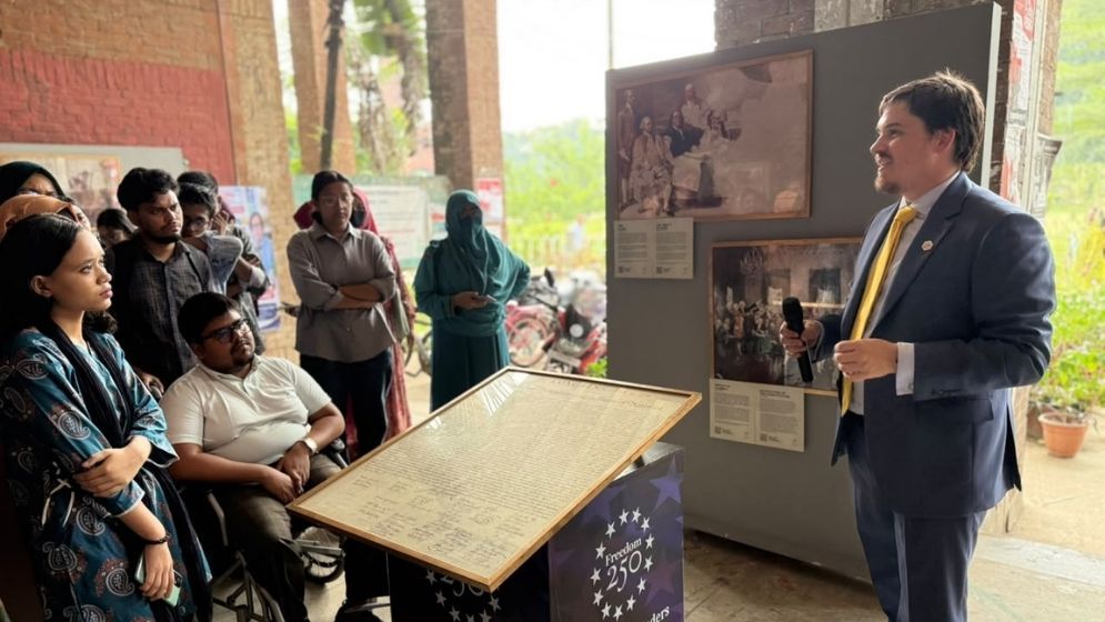 US Embassy opens American Founders Museum exhibit at JU