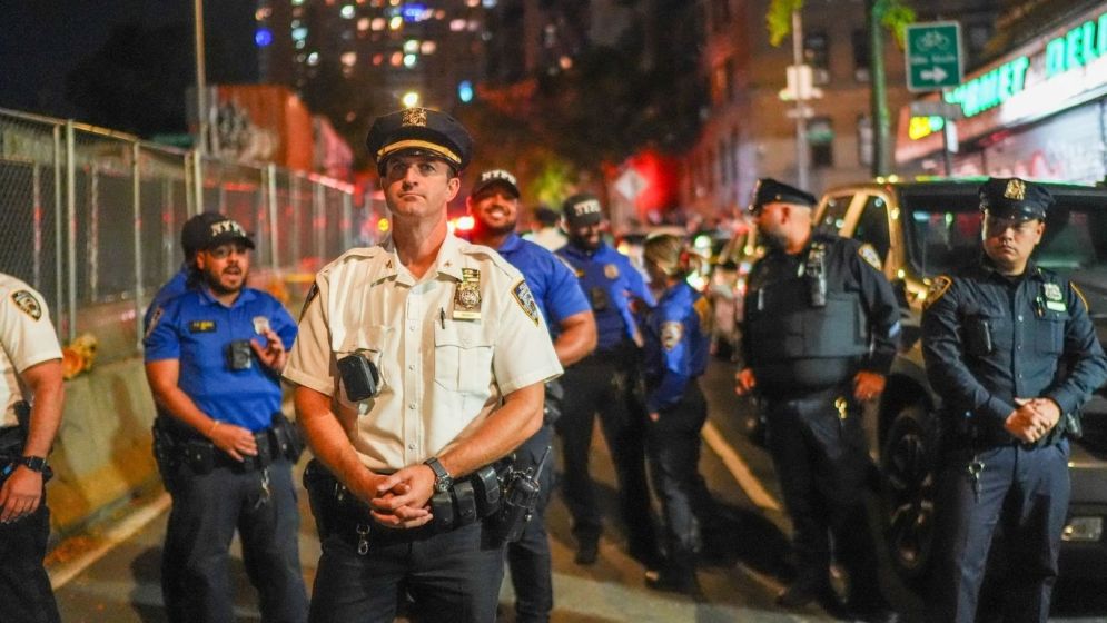 New York mayor says asking Trump to withdraw ICE after shooting
