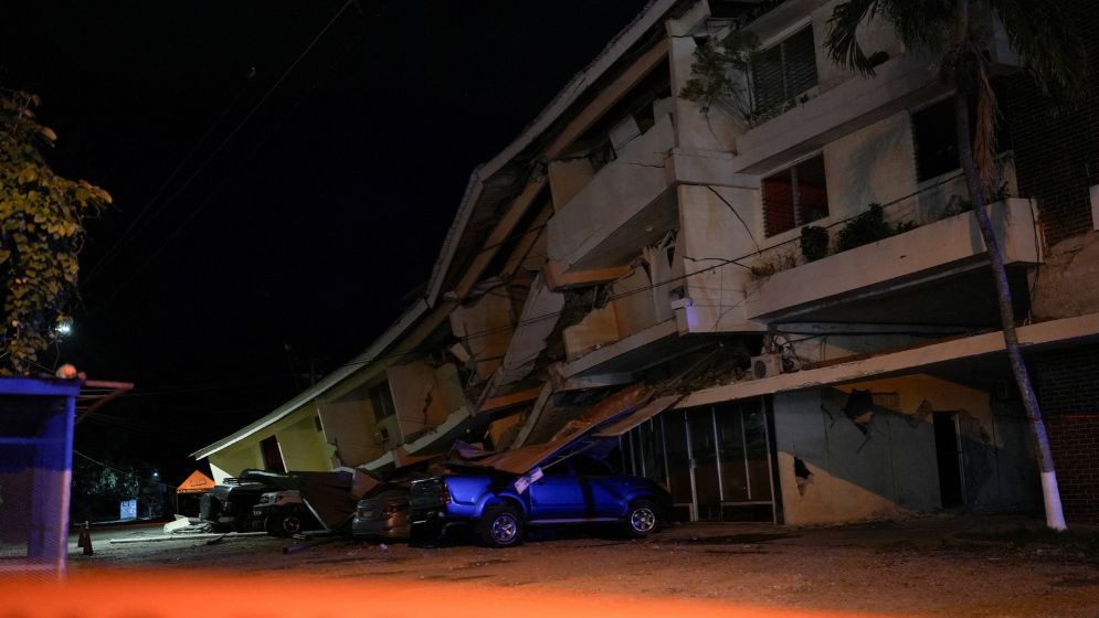 7.7-magnitude quake destroys buildings, roads in Panama