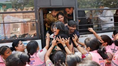India detains hundreds, locks down Delhi to foil election chief protest