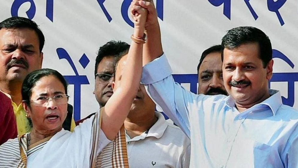 Delhi police release Mamata, Kejriwal