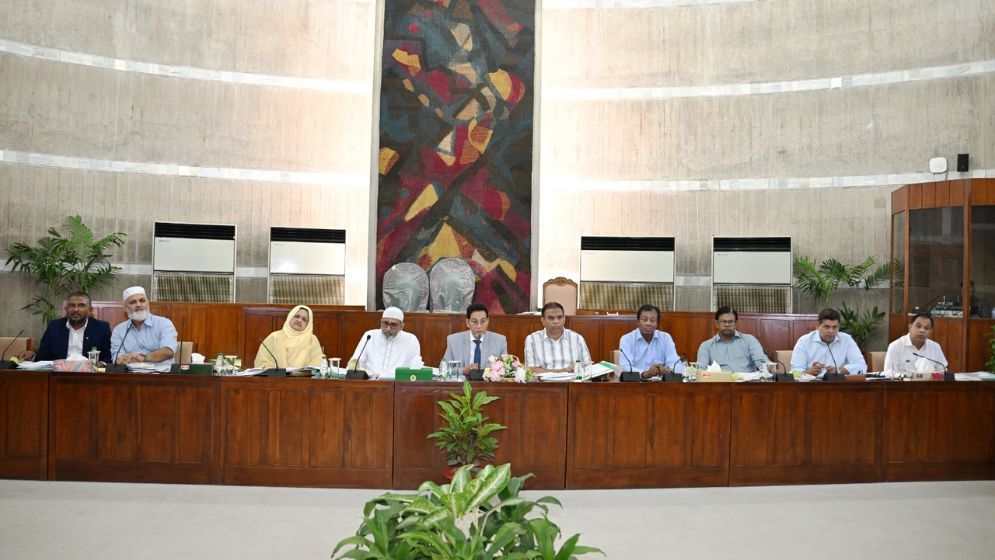 JS body calls for swift disposal of auctionable containers, vehicles at Ctg Port