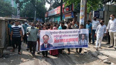 Protesters demand arrest of GM Quader outside Uttara residence