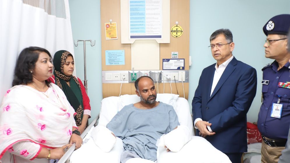 Home minister directs proper treatment for injured police officer