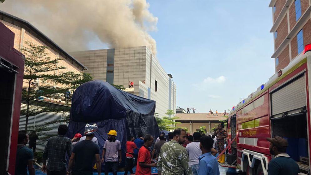 19 units battle blaze at Drug International factory in Tongi