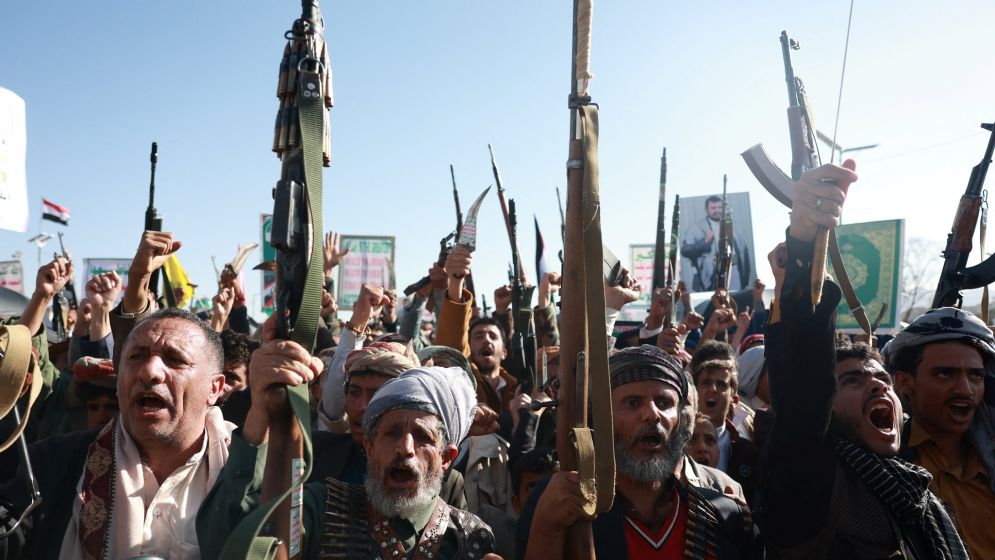 Houthis attack Yemen presidential palace, 2 guards killed, PM unharmed