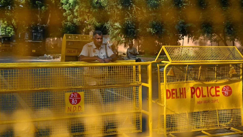 Union home secretary tenders unconditional apology to SC in contempt case