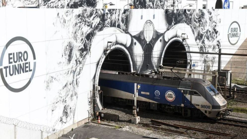 19 hurt as bus hits train in France