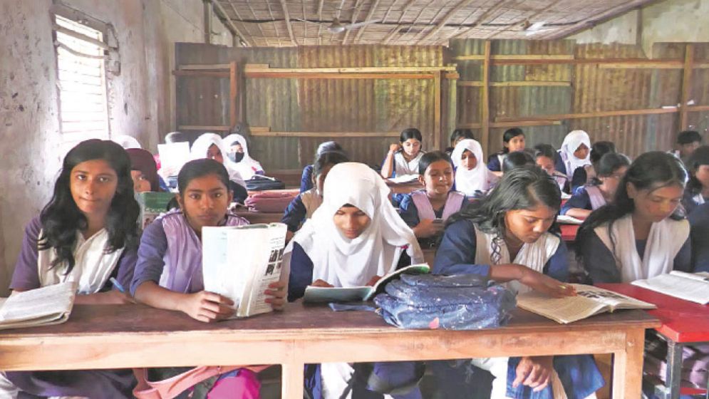 Leaking roofs, cracked walls plague Jhenaidah’s old schools
