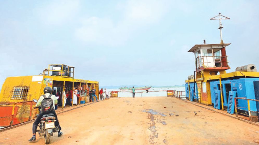 Staff shortage disrupts ferry operations in Barishal