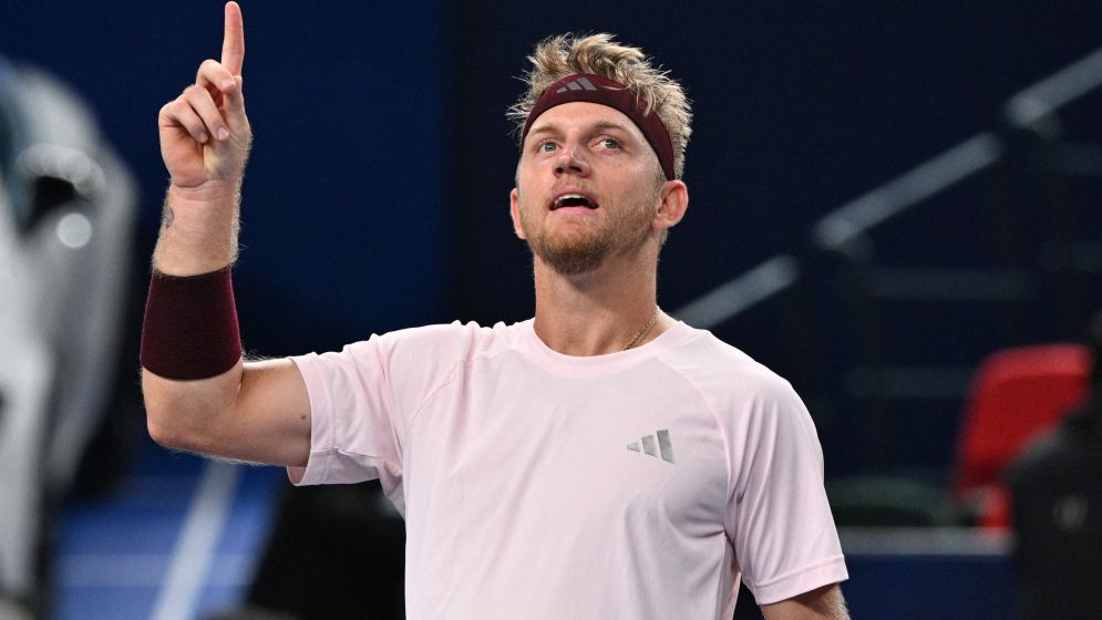 Zverev stunned by Davidovich Fokina in Shanghai semi-finals