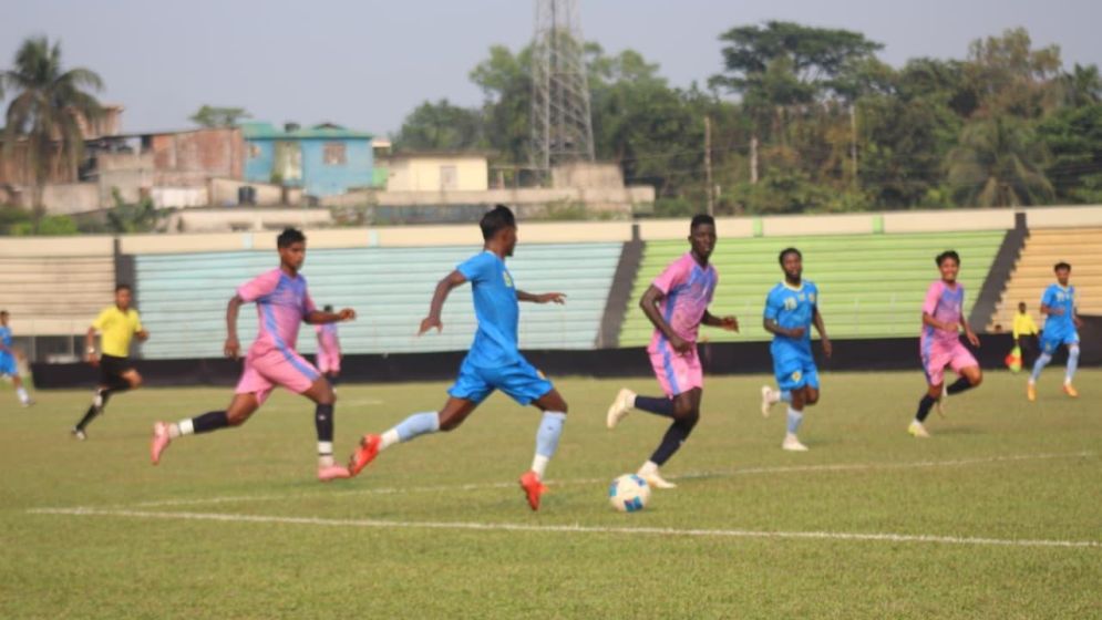 Police held by Arambagh, Abahani down City