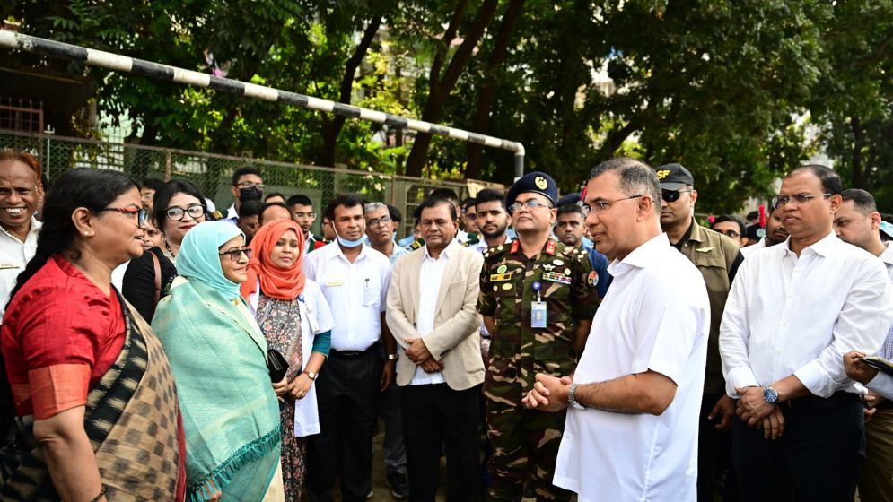 PM visits hospitals, educational institutions to inspect dengue response