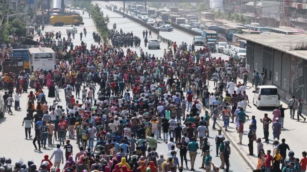 19 policemen among 50 injured as RMG workers, law enforcers clash in Uttara