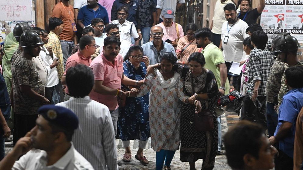 19 killed, 25 injured in stampede at Kolkata Durga Puja pandal