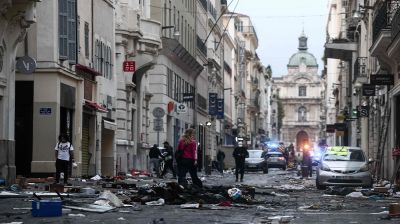 'Record' 855 people detained over Paris violence
