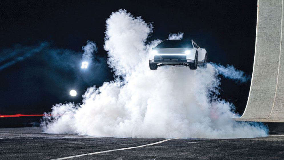 Tesla's new Roadster turns in air with SpaceX thrusters, won't land until 2028