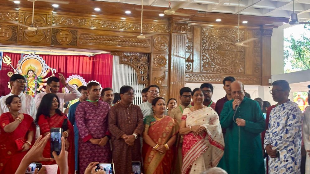 Indian envoy enjoys Durga Puja festivities at DU