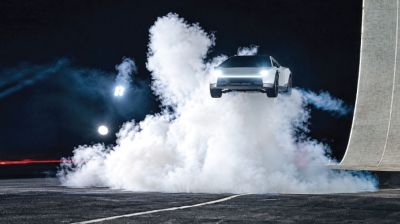 Tesla's new Roadster turns in air with SpaceX thrusters, won't land until 2028