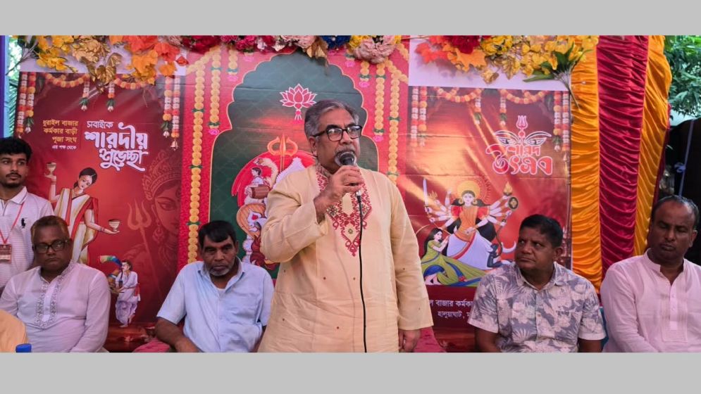 PM sets example by visiting Durga Puja sites across country: Prince