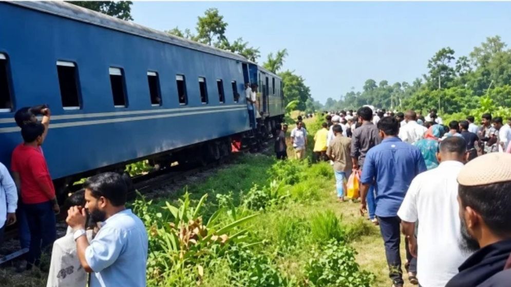 Karnaphuli Express derails, Dhaka-Chattogram rail link suspended