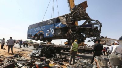 13 killed, 34 injured in Egypt bus-truck collision