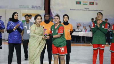 Bangladesh set up final clash with India