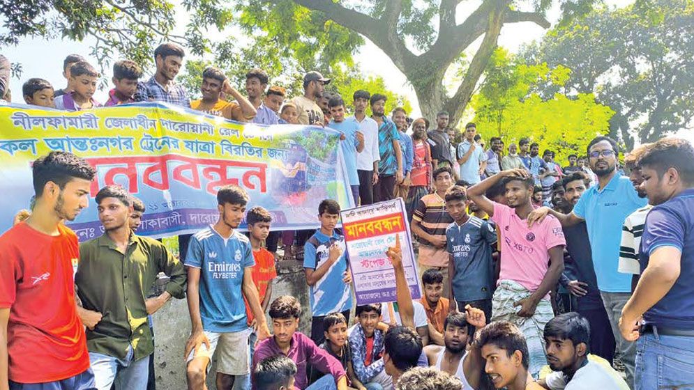 Locals block train services for five hours in Nilphamari