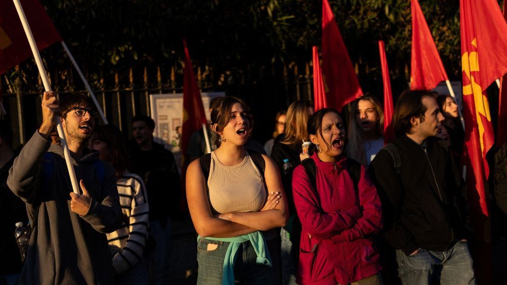 Report finds links between French riots and Indian protests