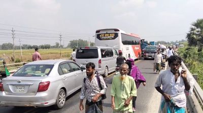 Two killed as bus hits auto-rickshaw in Manikganj