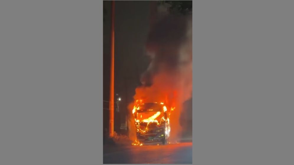 Bus set on fire after crash in Satkania, five injured