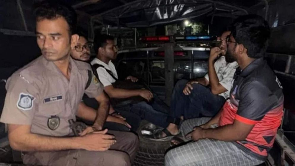 Four banned Chhatra League activists held at DU BCS protest