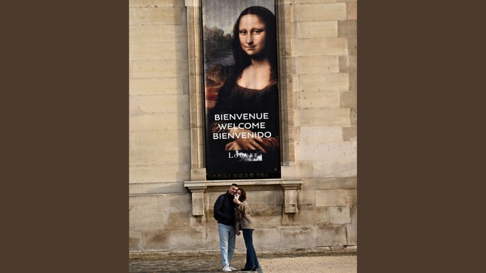 Mona Lisa off limits as Paris shuts museums over protest fears
