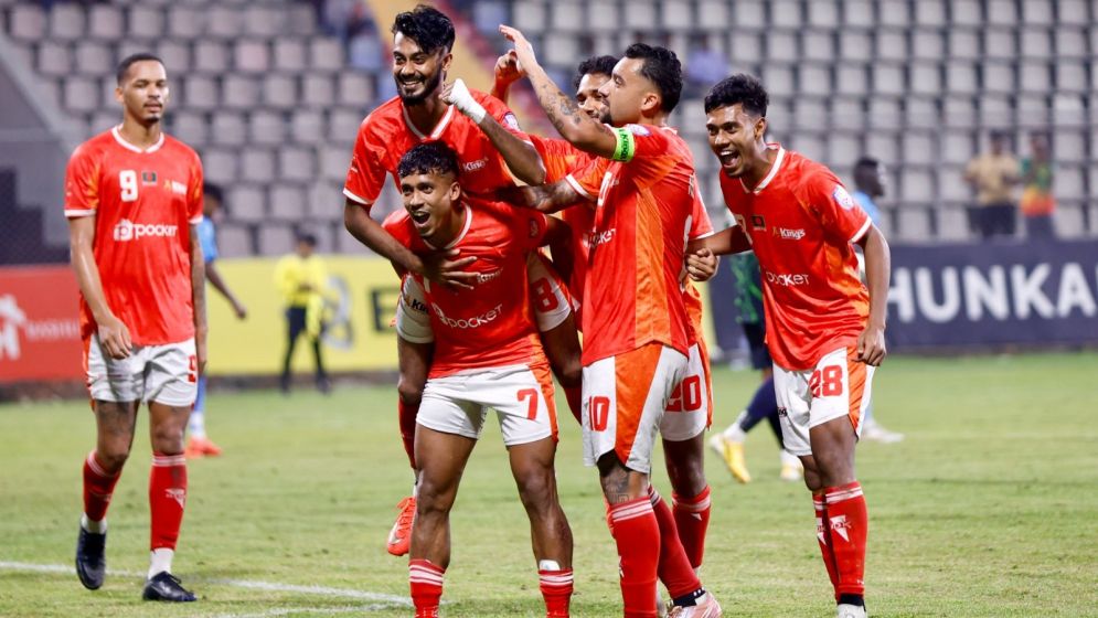 Kings roar back, Mohammedan keep winning