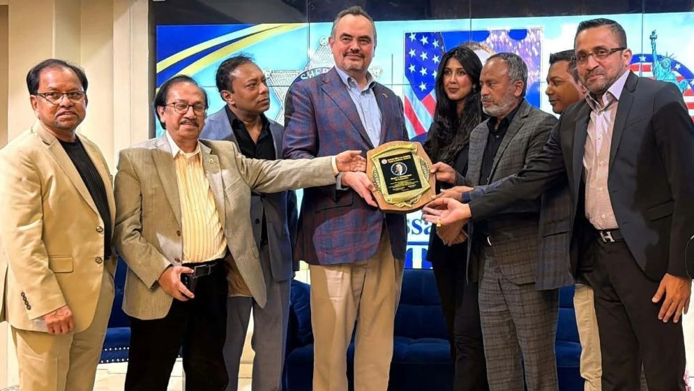 US Ambassador Christensen honoured with Ananda Mela Appreciation Award