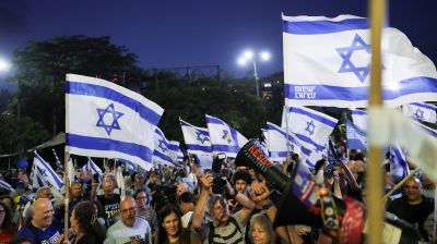 Disenchanted Netanyahu supporters are prize of Israel election campaign