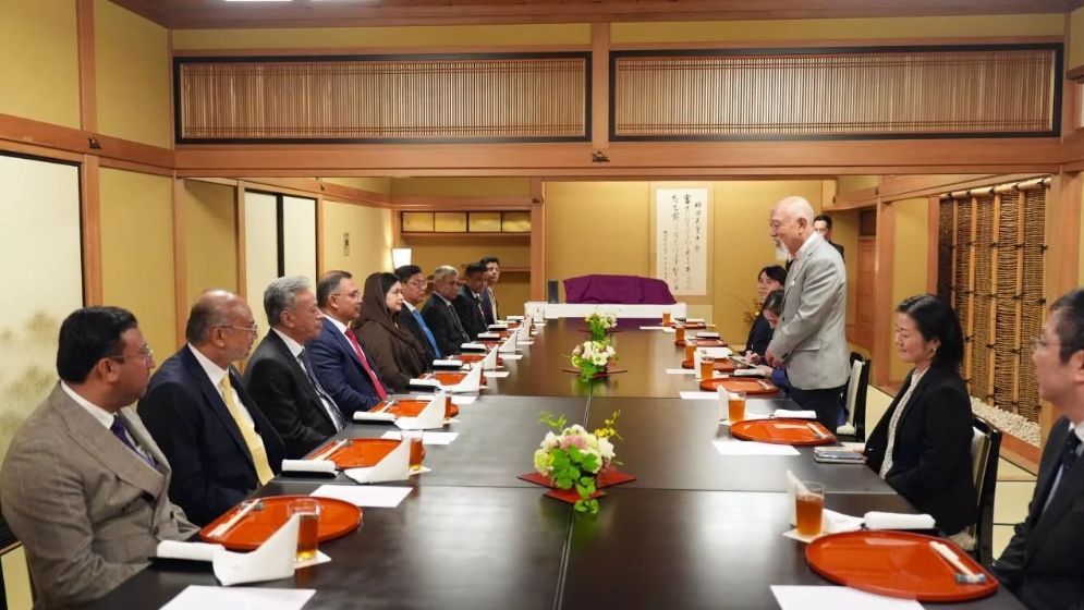 PM attends dinner hosted by Nippon Foundation chairman in Tokyo