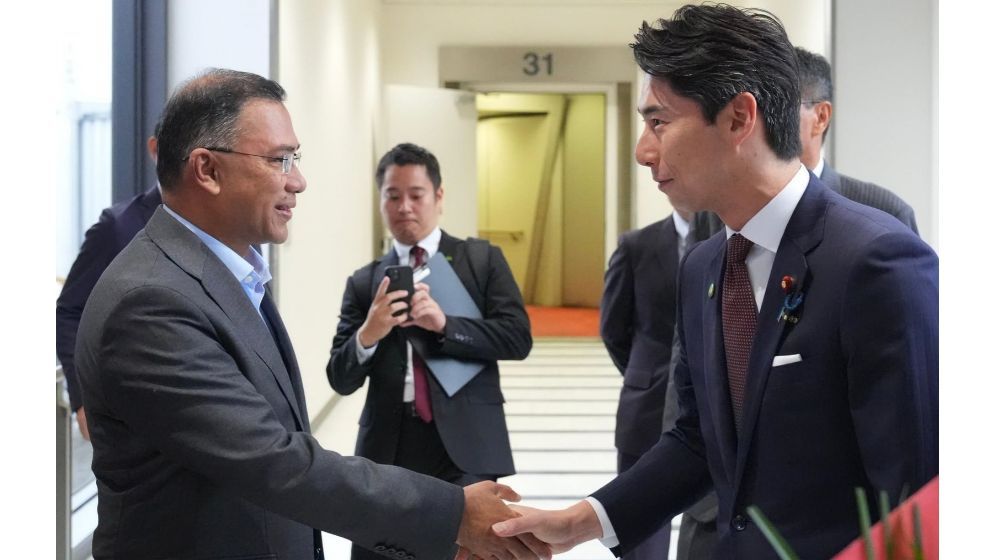 PM arrives in Tokyo on four-day official visit