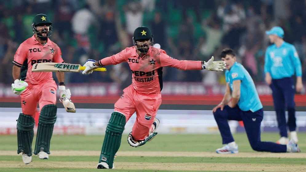 Shadab ton stuns England as Pakistan reach tri-series final