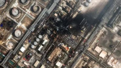 Houthis claim attack on Saudi oil refinery, blasts shake Riyadh