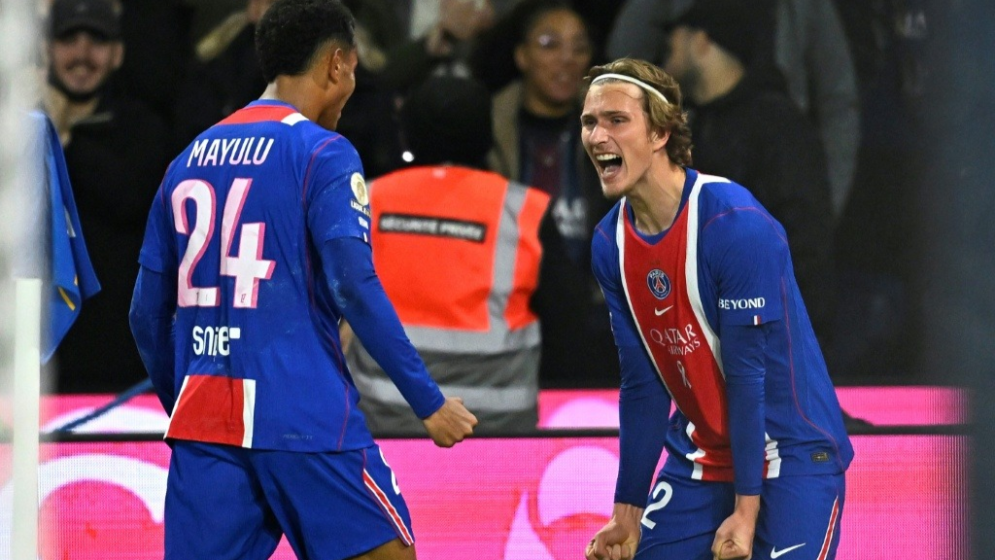 Godts stars as PSG beat Lyon to go top of Ligue 1
