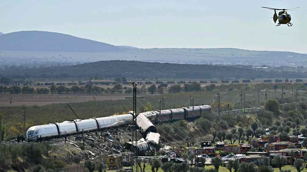 Spain PM calls for 3 days of mourning after deadly rail collision